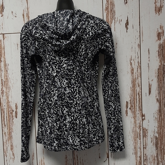 Lululemon - Picture 2 of 2